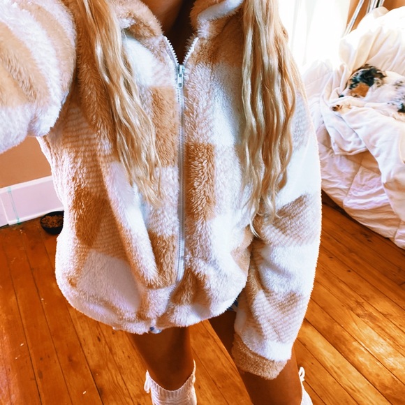 Cozy Champagne Fuzzy Plush Teddy Jacket ✨ - Picture 3 of 7